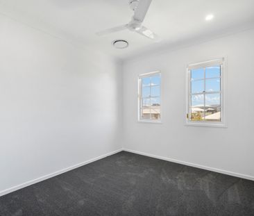 Large Family Home! - Photo 4