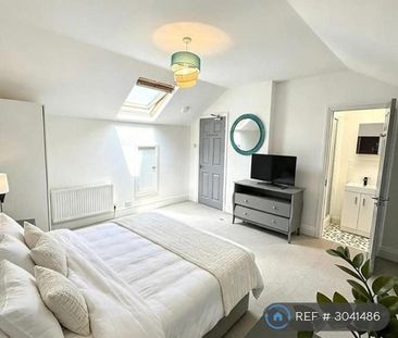 1 bedroom in a house share to rent - Photo 2