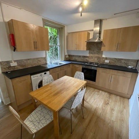 5 Bed Terraced House, Blaker Street, BN2 - Photo 1