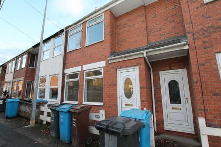 3 bedroom terraced house to rent - Photo 4