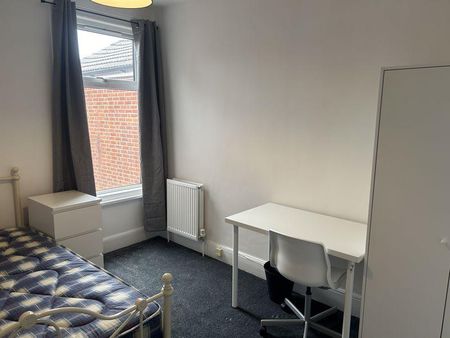 4 bedroom terraced house to rent - Photo 5