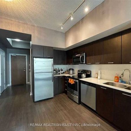 Lakeshore/Parklawn Bright +Spacious 1Bdrm +Den As 2nd Bdrm Waterfront - Photo 1