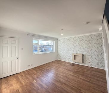 3 bedroom end of terrace house to rent - Photo 2