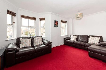 Cavendish Walk, Epsom, KT19 - Photo 3