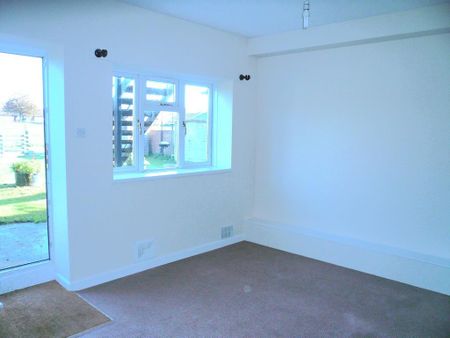 2 bedroom ground floor flat to rent - Photo 3