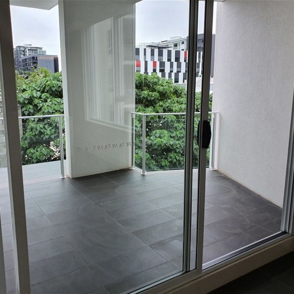 Unfurnishe, Air-conditioned 1 Bedroom Apartment - walk to schools, bars/cafes, public transport and the Brisbane River - Inspection cancelled 14.04.23 - Photo 1