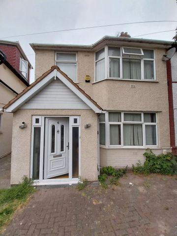 4 bedroom link detached house to rent - Photo 2