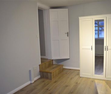 4 bedroom semi-detached house to rent - Photo 3