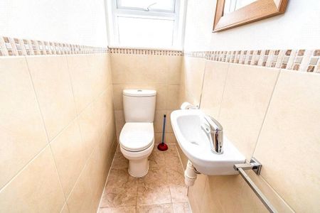 4 bedroom terraced house to rent - Photo 4