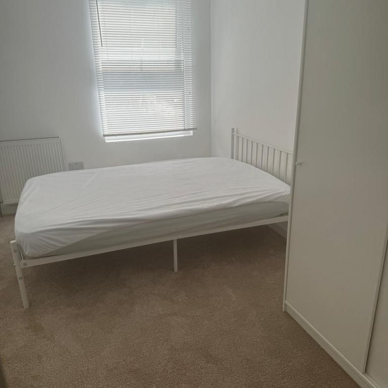 3 bedroom flat share to rent - Photo 1