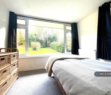 3 bedroom flat to rent - Photo 6
