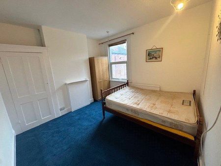 3 bedroom apartment to rent - Photo 5