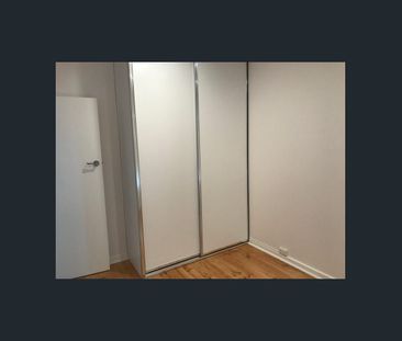 BEAUTIFULLY RENOVATED 2 BEDROOM UNIT - AMAZING LOCATION - Photo 5