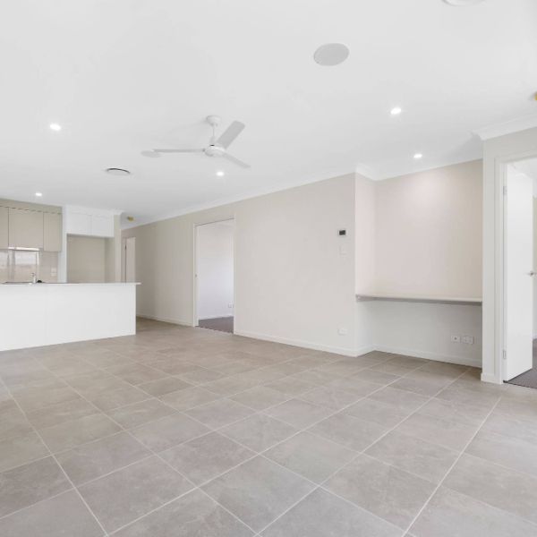 15 Ivanhoe Street, Spring Mountain - Photo 1