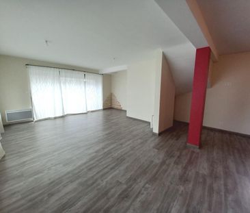 Dans le bourg, Maison de 90 m² comprenant spacieuse pièce de vie (4... - Photo 3