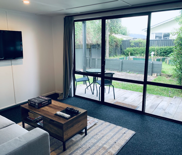 Charming 3-bedroom house with seperate rumpus room or work from hom... - Photo 2