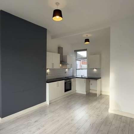 The Square, Grimsby, DN32 - Photo 1