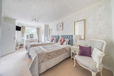 Greenacres Lodge, Warlingham - Photo 5