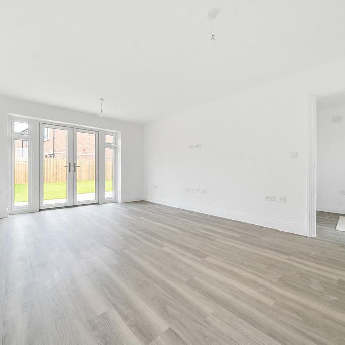 4 bedroom detached house to rent - Photo 1