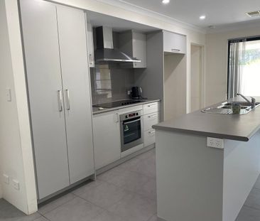 Modern Family Home - Photo 5