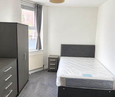 1 bedroom in a house share to rent - Photo 2