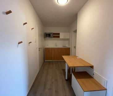 Ideal auch für WGs: Helle, schöne und moderne 2 Zimmer-Wohnung mit ... - Foto 1