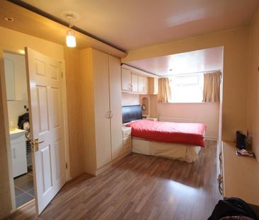 4 bedroom detached house to rent - Photo 5