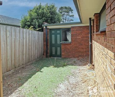 Comfort & Convenience in the Heart of Cranbourne - Photo 2