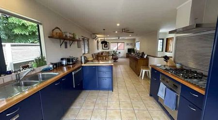 Modern & Funky Split-Level Home - Photo 4