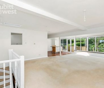 4 bedroom end of terrace house to rent - Photo 1