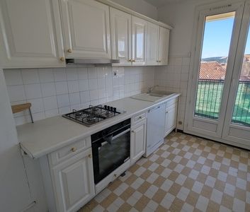 Location Appartement 4 pièces 71m² MARTIGUES 13500 - Photo 1