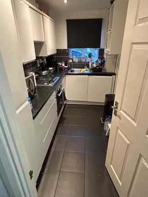 2 Bed Flat, Royal Oak Court, RM6 - Photo 1