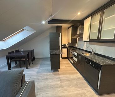 Alquiler de ático en Calle Guido de Garda - Photo 6