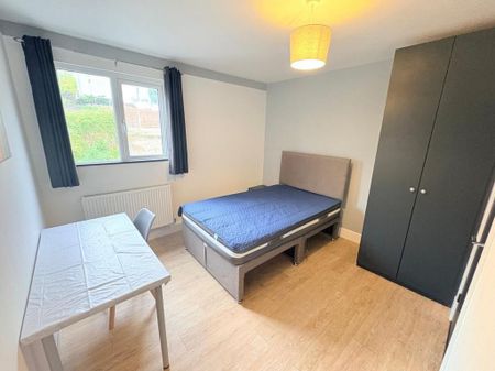 6 bedroom terraced house to rent - Photo 5