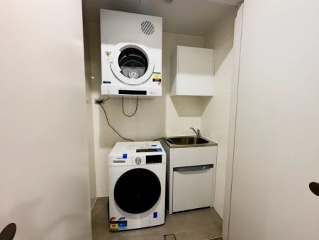 2 bed 2 bath - Photo 5