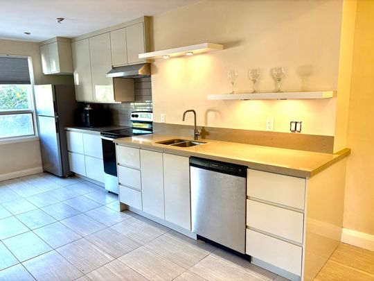 For Lease - 1207 Hurontario Street Unit# B, Mississauga, Ontario - Photo 1