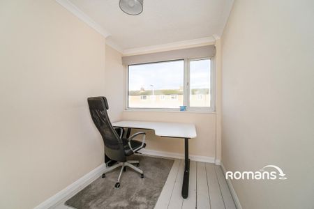 3 bedroom flat to rent - Photo 2