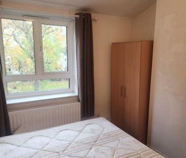 1 bedroom in a flat share to rent - Photo 2