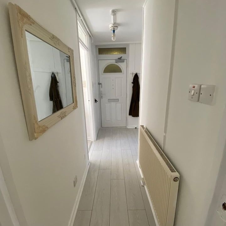 1 Bed Flat, London, E16 - Photo 1