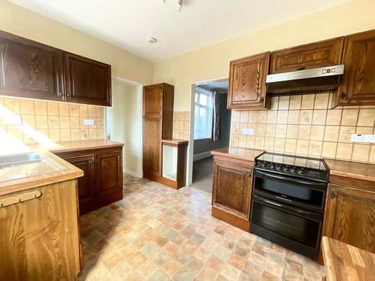 4 bedroom property to rent - Photo 1
