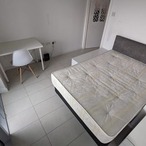 BEAUTIFUL DOUBLE ROOM IN A LUX 3 BED WITH GYM - Photo 2