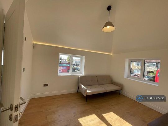 3 bedroom flat to rent - Photo 1