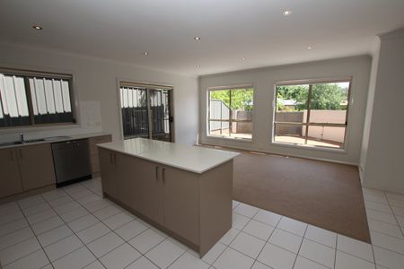 1/9 Maria Place, Lyons ACT 2606 - Townhouse For Rent | Domain - Photo 3