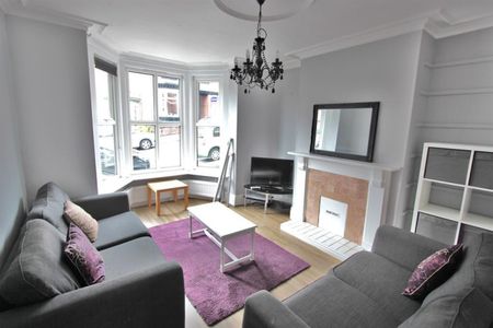 4 bedroom House To Let - Photo 2