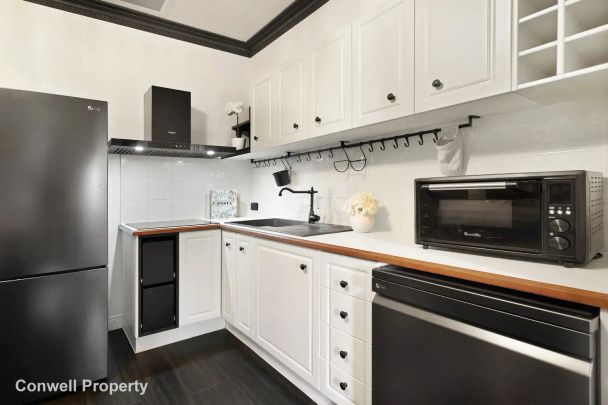 “STUNNINGLY REFURBISHED HERITAGE APARTMENT in the HEART OF BRISBANE CITY” - Photo 1