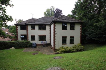 2 bed Flat for rent - Photo 5