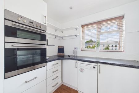 1 bedroom Flat in Haven Court, Reading - Photo 3