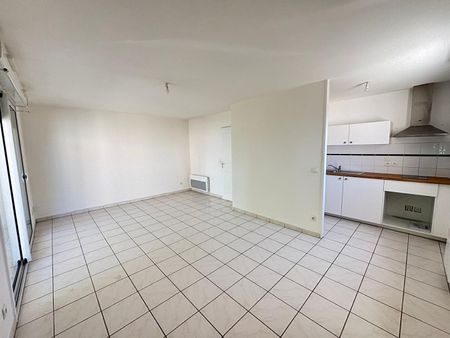 Location Appartement 2 pièces 46m² - Photo 2