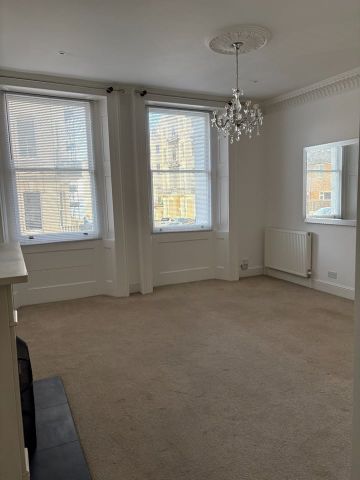 2 Bed Flat, Chesham Road, BN2 - Photo 2