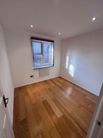 1 Bed Flat, Burnham Close, SE1 - Photo 3
